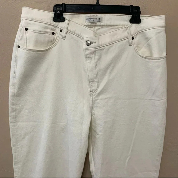 Abercrombie & Fitch The ‘90s Straight Ultra High Rise Jeans Size 34 Long NWT New - Picture 4 of 12